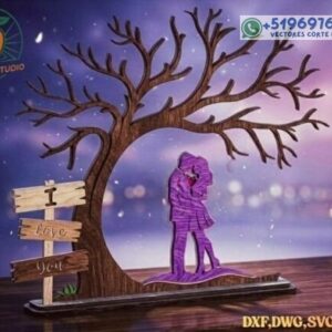 Escultura Romántica de Pareja bajo Árbol del Amor en Madera – Corte Láser