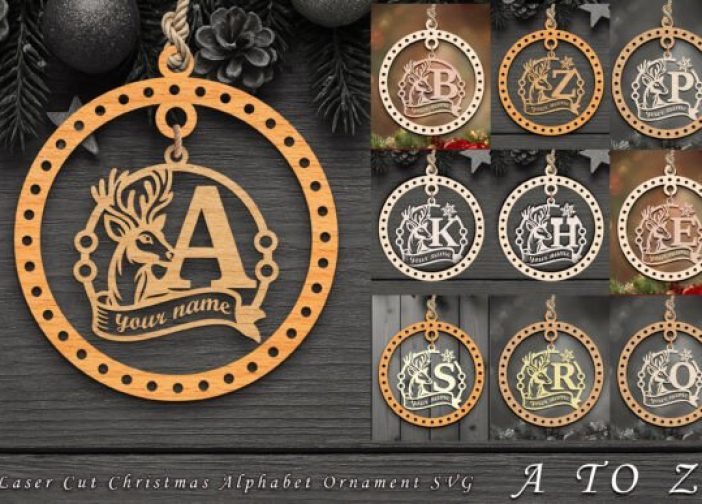 Adornos colgante navideños con el alfabeto