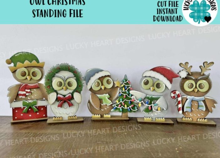 Buho navideño de pie