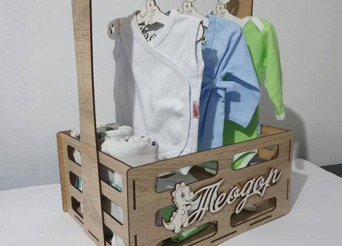 Caja de regalo con percha para bebe