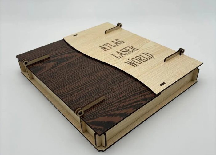 Caja multiusos con bisagra