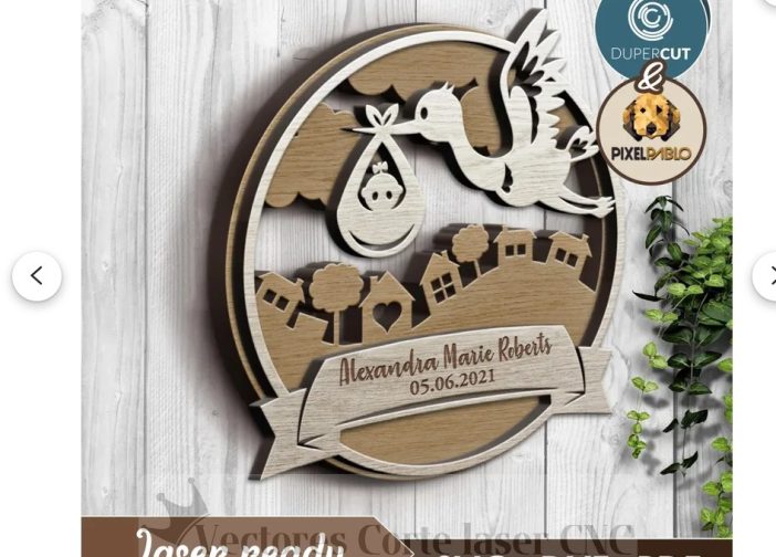 Cigüeña con bebe recién nacido